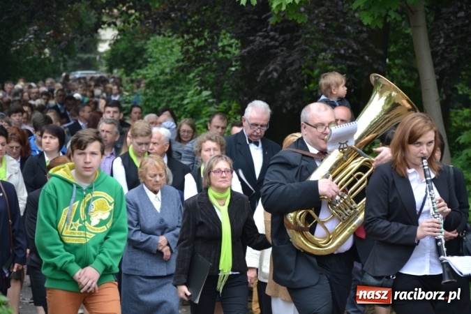 Zdjęcie w galerii na portalu naszraciborz.pl: Tłumy wiernych w procesji Bożego Ciała w Rudach!  wiadomości z regionu