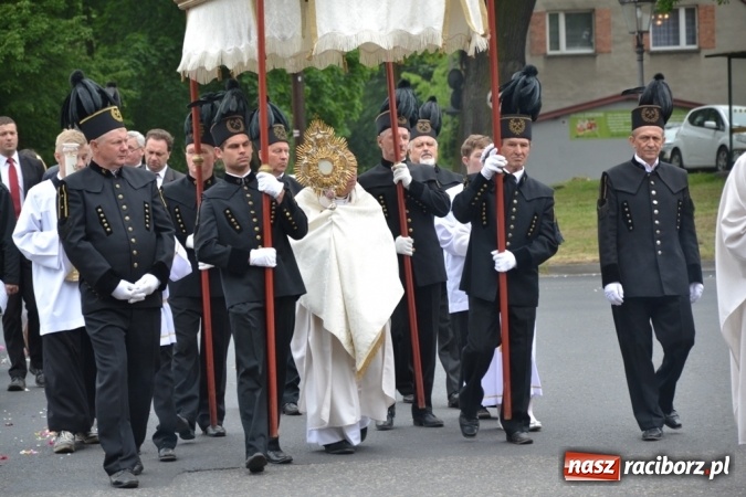 Zdjęcie w galerii na portalu naszraciborz.pl: Tłumy wiernych w procesji Bożego Ciała w Rudach!  wiadomości z regionu