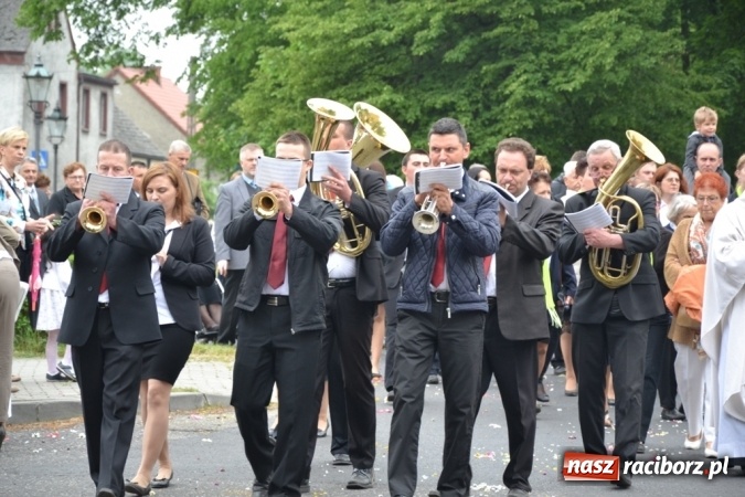 Zdjęcie w galerii na portalu naszraciborz.pl: Tłumy wiernych w procesji Bożego Ciała w Rudach!  wiadomości z regionu