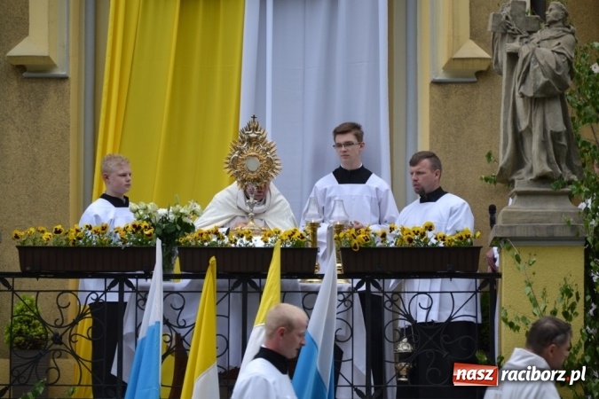 Zdjęcie w galerii na portalu naszraciborz.pl: Tłumy wiernych w procesji Bożego Ciała w Rudach!  wiadomości z regionu