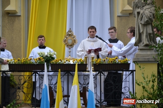 Zdjęcie w galerii na portalu naszraciborz.pl: Tłumy wiernych w procesji Bożego Ciała w Rudach!  wiadomości z regionu