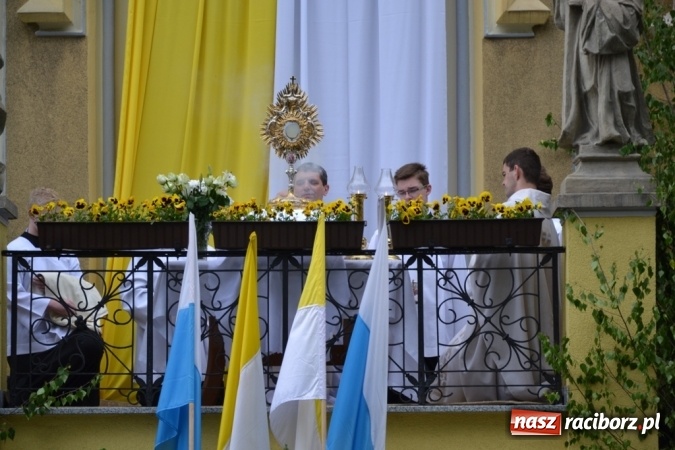 Zdjęcie w galerii na portalu naszraciborz.pl: Tłumy wiernych w procesji Bożego Ciała w Rudach!  wiadomości z regionu