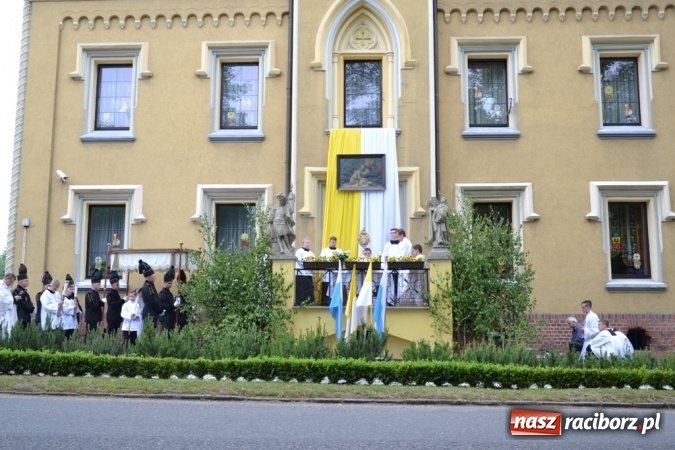 Zdjęcie w galerii na portalu naszraciborz.pl: Tłumy wiernych w procesji Bożego Ciała w Rudach!  wiadomości z regionu