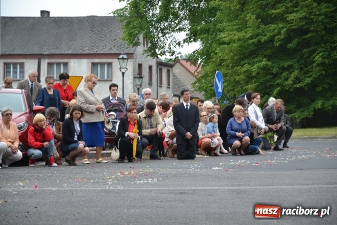 Zdjęcie w galerii na portalu naszraciborz.pl: Tłumy wiernych w procesji Bożego Ciała w Rudach!  wiadomości z regionu