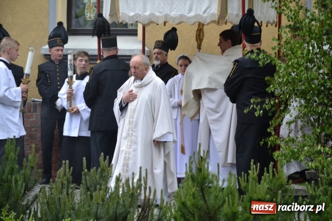 Zdjęcie w galerii na portalu naszraciborz.pl: Tłumy wiernych w procesji Bożego Ciała w Rudach!  wiadomości z regionu