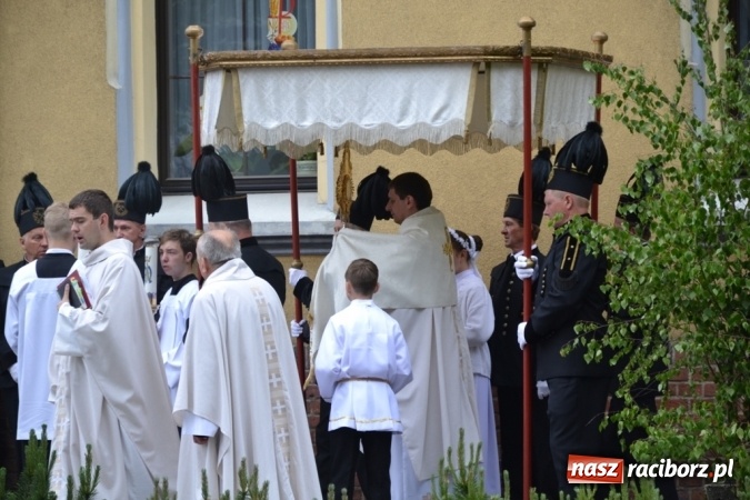 Zdjęcie w galerii na portalu naszraciborz.pl: Tłumy wiernych w procesji Bożego Ciała w Rudach!  wiadomości z regionu