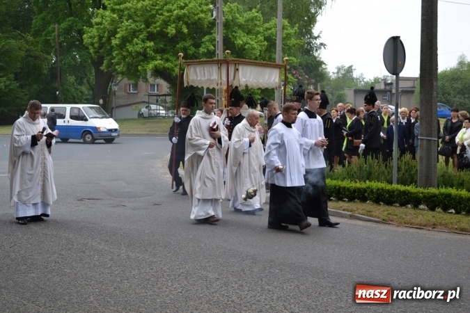 Zdjęcie w galerii na portalu naszraciborz.pl: Tłumy wiernych w procesji Bożego Ciała w Rudach!  wiadomości z regionu