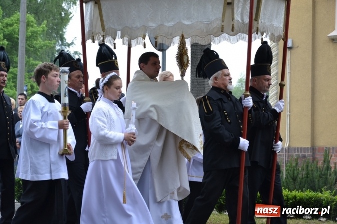 Zdjęcie w galerii na portalu naszraciborz.pl: Tłumy wiernych w procesji Bożego Ciała w Rudach!  wiadomości z regionu