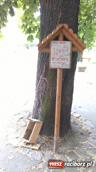 Zdjęcie w galerii na portalu naszraciborz.pl: To bulwersuje mieszkańców! Park Jordanowski – dlaczego nie jest zamykany na noc ani sprzątany po nocnych balangach wiadomości z regionu