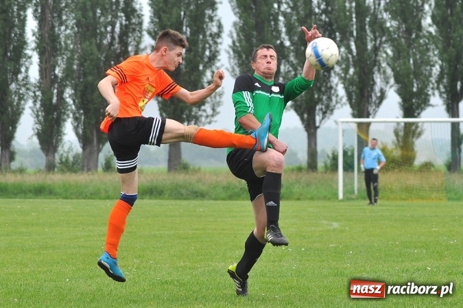 Zdjęcie w galerii na portalu naszraciborz.pl: B klasa: Trzy punkty zostały w Wojnowicach wiadomości z regionu