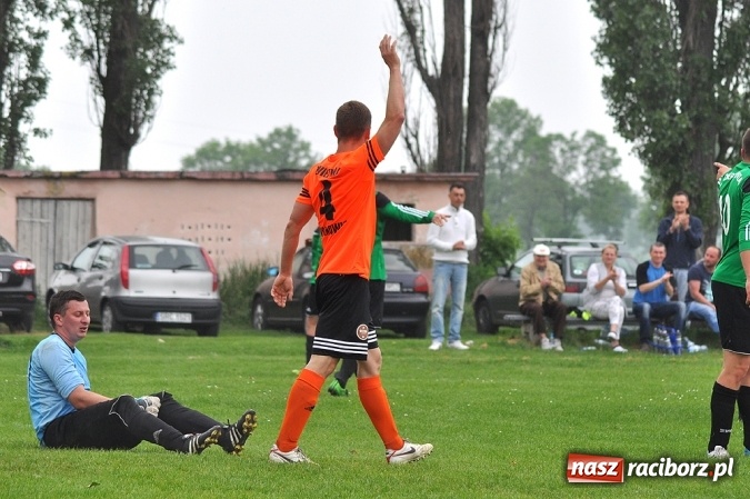 Zdjęcie w galerii na portalu naszraciborz.pl: B klasa: Trzy punkty zostały w Wojnowicach wiadomości z regionu