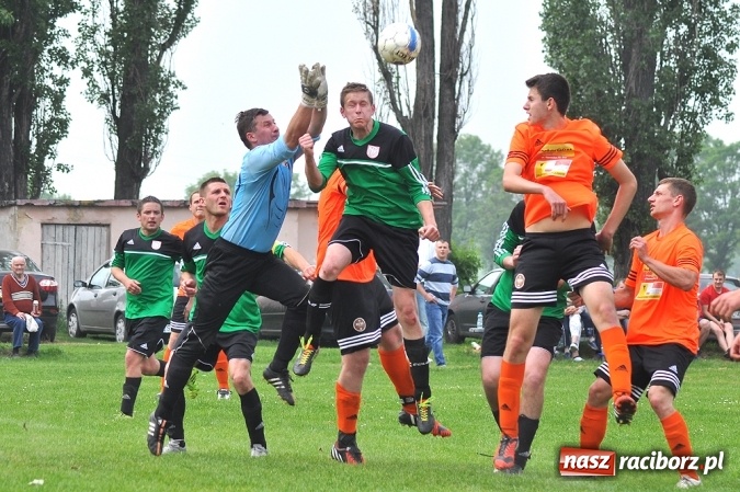 Zdjęcie w galerii na portalu naszraciborz.pl: B klasa: Trzy punkty zostały w Wojnowicach wiadomości z regionu