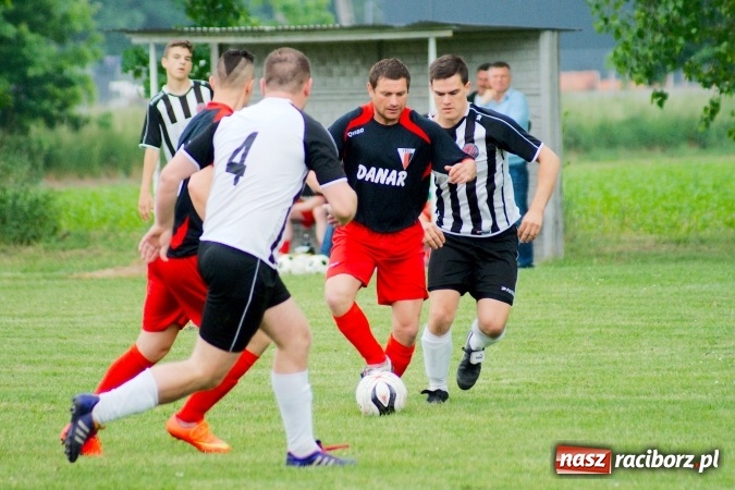 Zdjęcie w galerii na portalu naszraciborz.pl: Złe miłego początki. Bieńkowice wymęczyły wygraną z rezerwami Czyżowic wiadomości z regionu