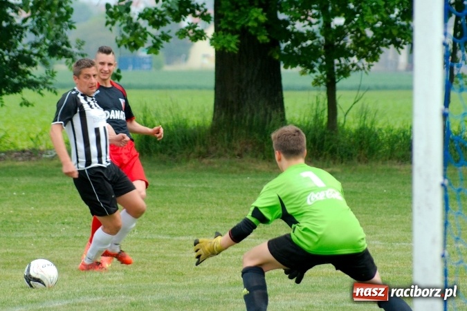 Zdjęcie w galerii na portalu naszraciborz.pl: Złe miłego początki. Bieńkowice wymęczyły wygraną z rezerwami Czyżowic wiadomości z regionu