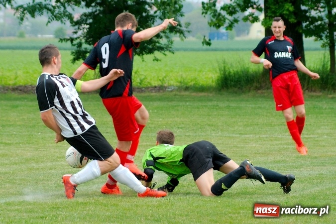 Zdjęcie w galerii na portalu naszraciborz.pl: Złe miłego początki. Bieńkowice wymęczyły wygraną z rezerwami Czyżowic wiadomości z regionu