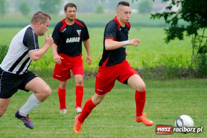 Zdjęcie w galerii na portalu naszraciborz.pl: Złe miłego początki. Bieńkowice wymęczyły wygraną z rezerwami Czyżowic wiadomości z regionu