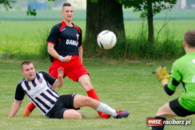 Zdjęcie w galerii na portalu naszraciborz.pl: Złe miłego początki. Bieńkowice wymęczyły wygraną z rezerwami Czyżowic wiadomości z regionu