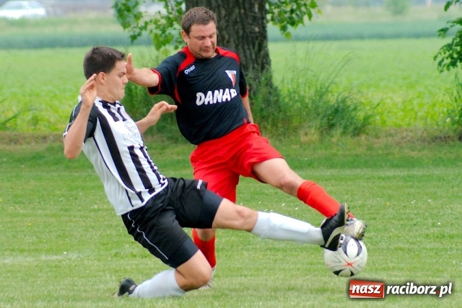 Zdjęcie w galerii na portalu naszraciborz.pl: Złe miłego początki. Bieńkowice wymęczyły wygraną z rezerwami Czyżowic wiadomości z regionu