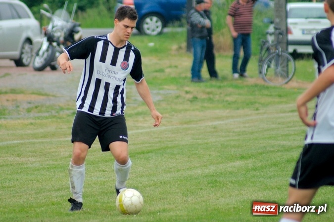 Zdjęcie w galerii na portalu naszraciborz.pl: Złe miłego początki. Bieńkowice wymęczyły wygraną z rezerwami Czyżowic wiadomości z regionu