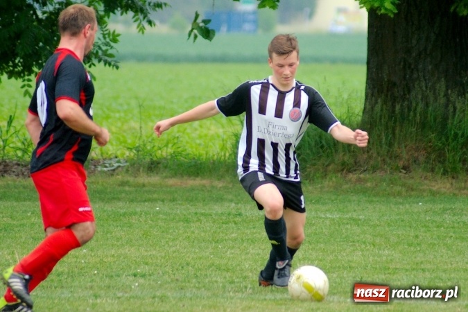 Zdjęcie w galerii na portalu naszraciborz.pl: Złe miłego początki. Bieńkowice wymęczyły wygraną z rezerwami Czyżowic wiadomości z regionu