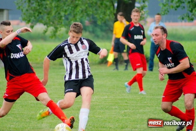 Zdjęcie w galerii na portalu naszraciborz.pl: Złe miłego początki. Bieńkowice wymęczyły wygraną z rezerwami Czyżowic wiadomości z regionu