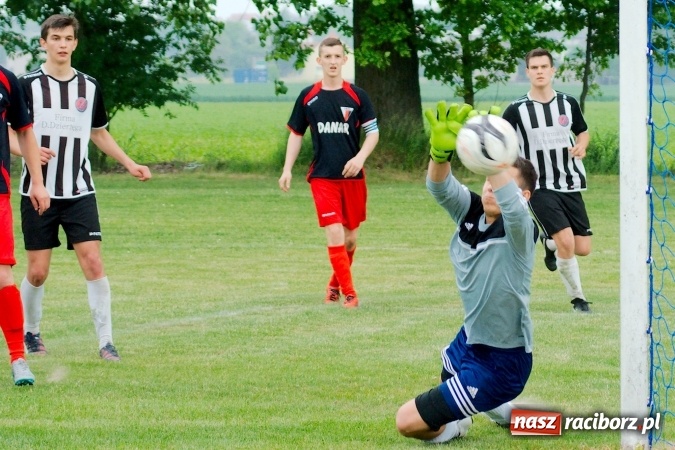 Zdjęcie w galerii na portalu naszraciborz.pl: Złe miłego początki. Bieńkowice wymęczyły wygraną z rezerwami Czyżowic wiadomości z regionu