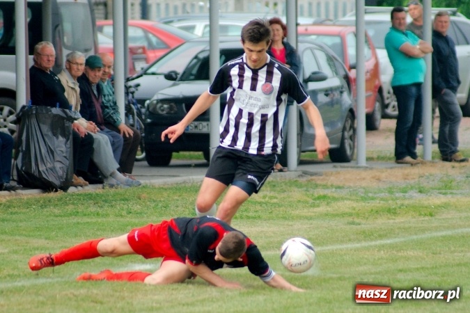 Zdjęcie w galerii na portalu naszraciborz.pl: Złe miłego początki. Bieńkowice wymęczyły wygraną z rezerwami Czyżowic wiadomości z regionu