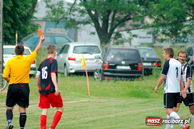 Zdjęcie w galerii na portalu naszraciborz.pl: Złe miłego początki. Bieńkowice wymęczyły wygraną z rezerwami Czyżowic wiadomości z regionu