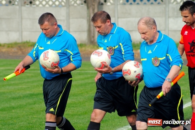 Zdjęcie w galerii na portalu naszraciborz.pl: Festiwal karnych w Tworkowie. Czarni Nowa Wieś pokonani, awans coraz bliżej wiadomości z regionu