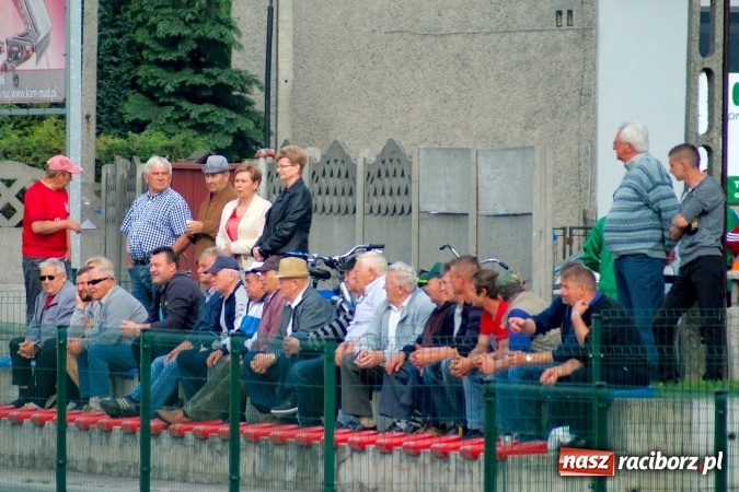 Zdjęcie w galerii na portalu naszraciborz.pl: Festiwal karnych w Tworkowie. Czarni Nowa Wieś pokonani, awans coraz bliżej wiadomości z regionu