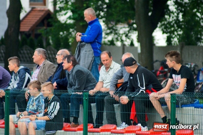 Zdjęcie w galerii na portalu naszraciborz.pl: Festiwal karnych w Tworkowie. Czarni Nowa Wieś pokonani, awans coraz bliżej wiadomości z regionu