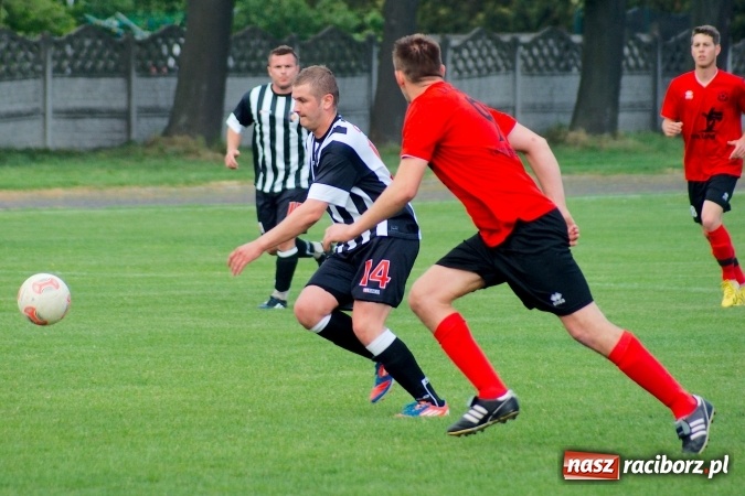 Zdjęcie w galerii na portalu naszraciborz.pl: Festiwal karnych w Tworkowie. Czarni Nowa Wieś pokonani, awans coraz bliżej wiadomości z regionu