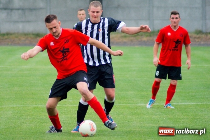 Zdjęcie w galerii na portalu naszraciborz.pl: Festiwal karnych w Tworkowie. Czarni Nowa Wieś pokonani, awans coraz bliżej wiadomości z regionu