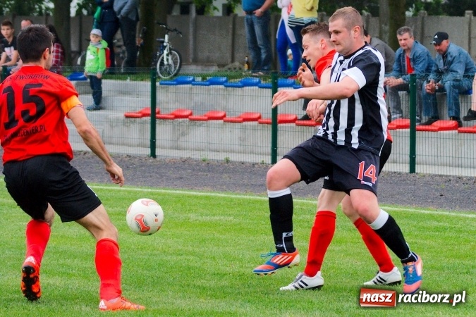 Zdjęcie w galerii na portalu naszraciborz.pl: Festiwal karnych w Tworkowie. Czarni Nowa Wieś pokonani, awans coraz bliżej wiadomości z regionu