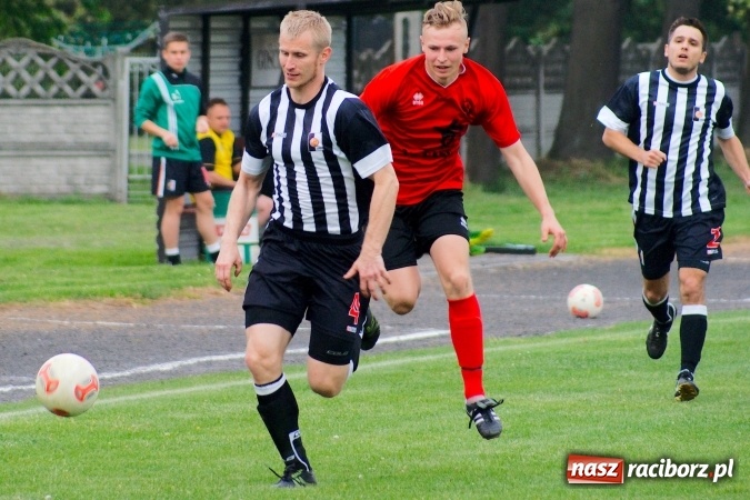 Zdjęcie w galerii na portalu naszraciborz.pl: Festiwal karnych w Tworkowie. Czarni Nowa Wieś pokonani, awans coraz bliżej wiadomości z regionu