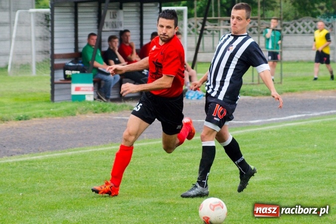 Zdjęcie w galerii na portalu naszraciborz.pl: Festiwal karnych w Tworkowie. Czarni Nowa Wieś pokonani, awans coraz bliżej wiadomości z regionu