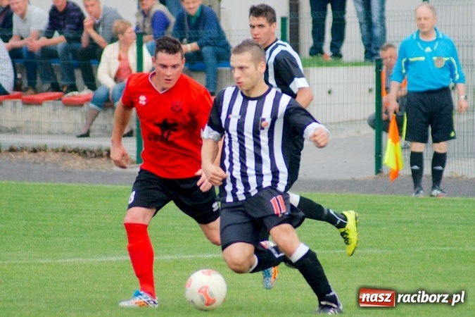 Zdjęcie w galerii na portalu naszraciborz.pl: Festiwal karnych w Tworkowie. Czarni Nowa Wieś pokonani, awans coraz bliżej wiadomości z regionu