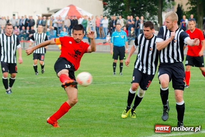 Zdjęcie w galerii na portalu naszraciborz.pl: Festiwal karnych w Tworkowie. Czarni Nowa Wieś pokonani, awans coraz bliżej wiadomości z regionu