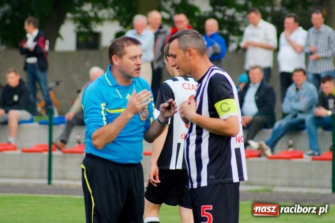 Zdjęcie w galerii na portalu naszraciborz.pl: Festiwal karnych w Tworkowie. Czarni Nowa Wieś pokonani, awans coraz bliżej wiadomości z regionu