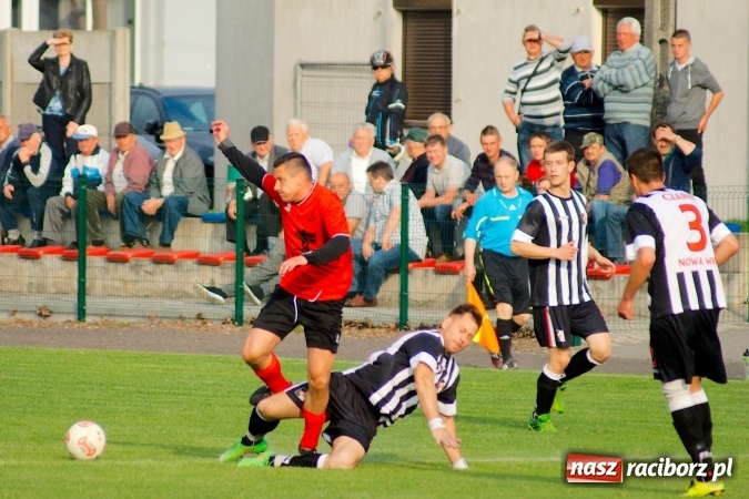 Zdjęcie w galerii na portalu naszraciborz.pl: Festiwal karnych w Tworkowie. Czarni Nowa Wieś pokonani, awans coraz bliżej wiadomości z regionu