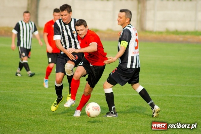 Zdjęcie w galerii na portalu naszraciborz.pl: Festiwal karnych w Tworkowie. Czarni Nowa Wieś pokonani, awans coraz bliżej wiadomości z regionu