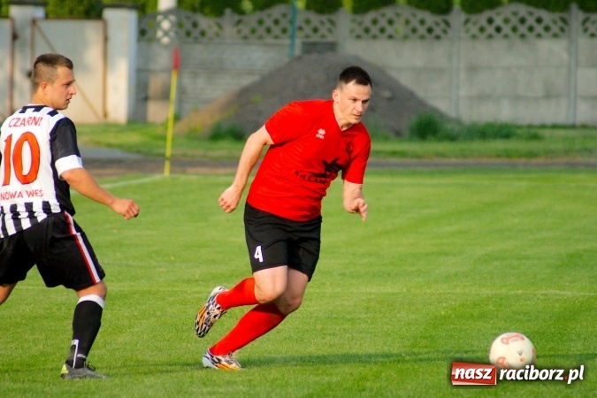 Zdjęcie w galerii na portalu naszraciborz.pl: Festiwal karnych w Tworkowie. Czarni Nowa Wieś pokonani, awans coraz bliżej wiadomości z regionu