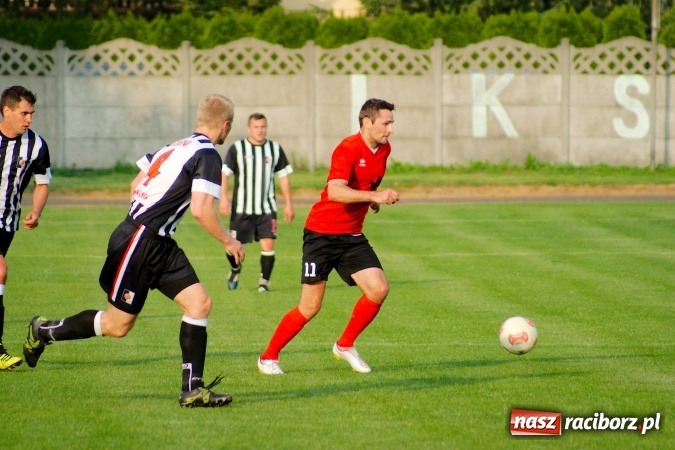 Zdjęcie w galerii na portalu naszraciborz.pl: Festiwal karnych w Tworkowie. Czarni Nowa Wieś pokonani, awans coraz bliżej wiadomości z regionu