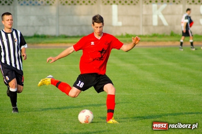 Zdjęcie w galerii na portalu naszraciborz.pl: Festiwal karnych w Tworkowie. Czarni Nowa Wieś pokonani, awans coraz bliżej wiadomości z regionu