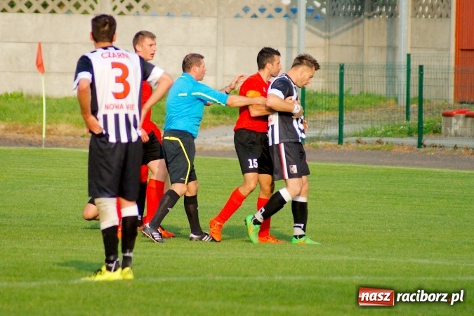 Zdjęcie w galerii na portalu naszraciborz.pl: Festiwal karnych w Tworkowie. Czarni Nowa Wieś pokonani, awans coraz bliżej wiadomości z regionu