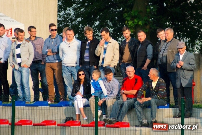 Zdjęcie w galerii na portalu naszraciborz.pl: Festiwal karnych w Tworkowie. Czarni Nowa Wieś pokonani, awans coraz bliżej wiadomości z regionu