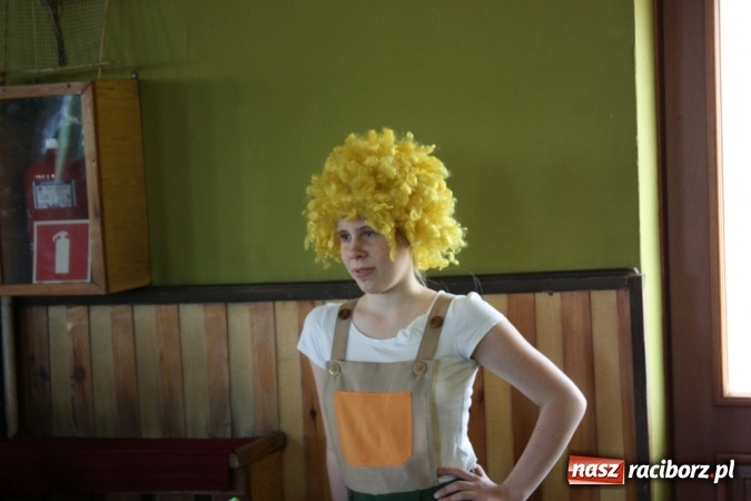 Zdjęcie w galerii na portalu naszraciborz.pl: Dzień Matki w Domu Kultury w Borucinie z Teatrzykiem Niewielkim wiadomości z regionu