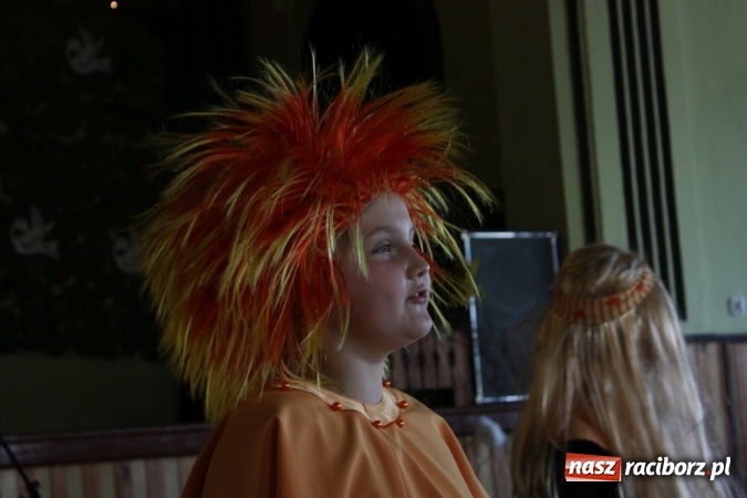 Zdjęcie w galerii na portalu naszraciborz.pl: Dzień Matki w Domu Kultury w Borucinie z Teatrzykiem Niewielkim wiadomości z regionu