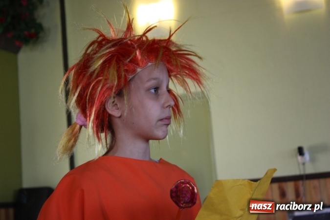 Zdjęcie w galerii na portalu naszraciborz.pl: Dzień Matki w Domu Kultury w Borucinie z Teatrzykiem Niewielkim wiadomości z regionu