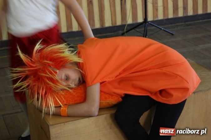 Zdjęcie w galerii na portalu naszraciborz.pl: Dzień Matki w Domu Kultury w Borucinie z Teatrzykiem Niewielkim wiadomości z regionu